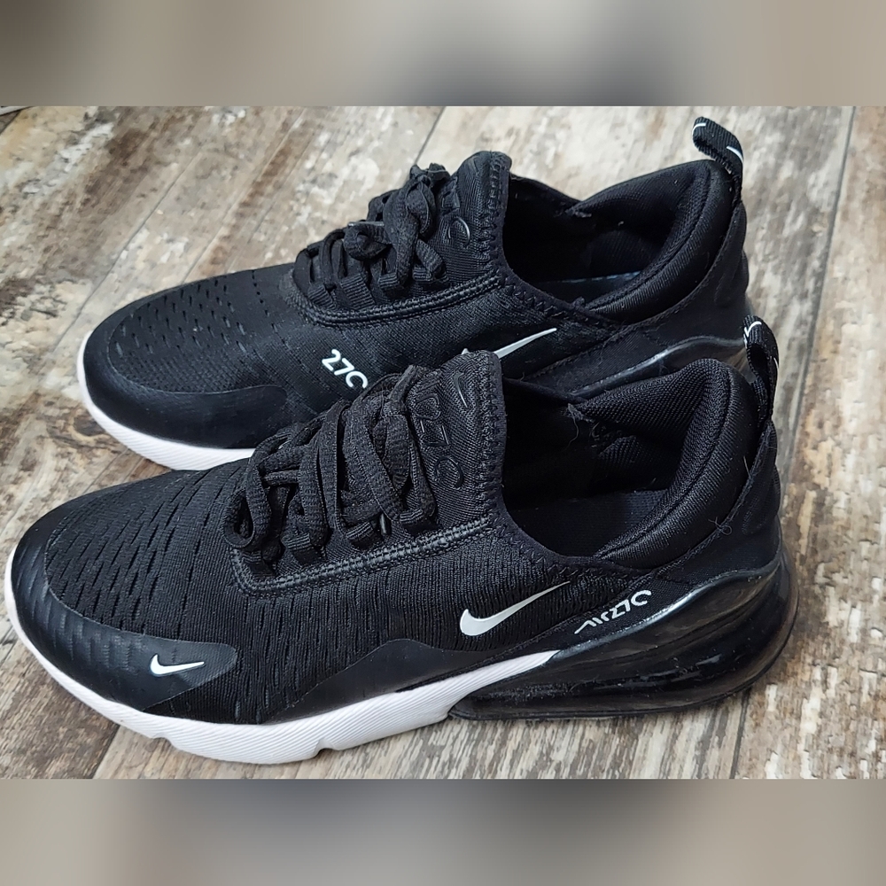 Women's Nike AirMax 270